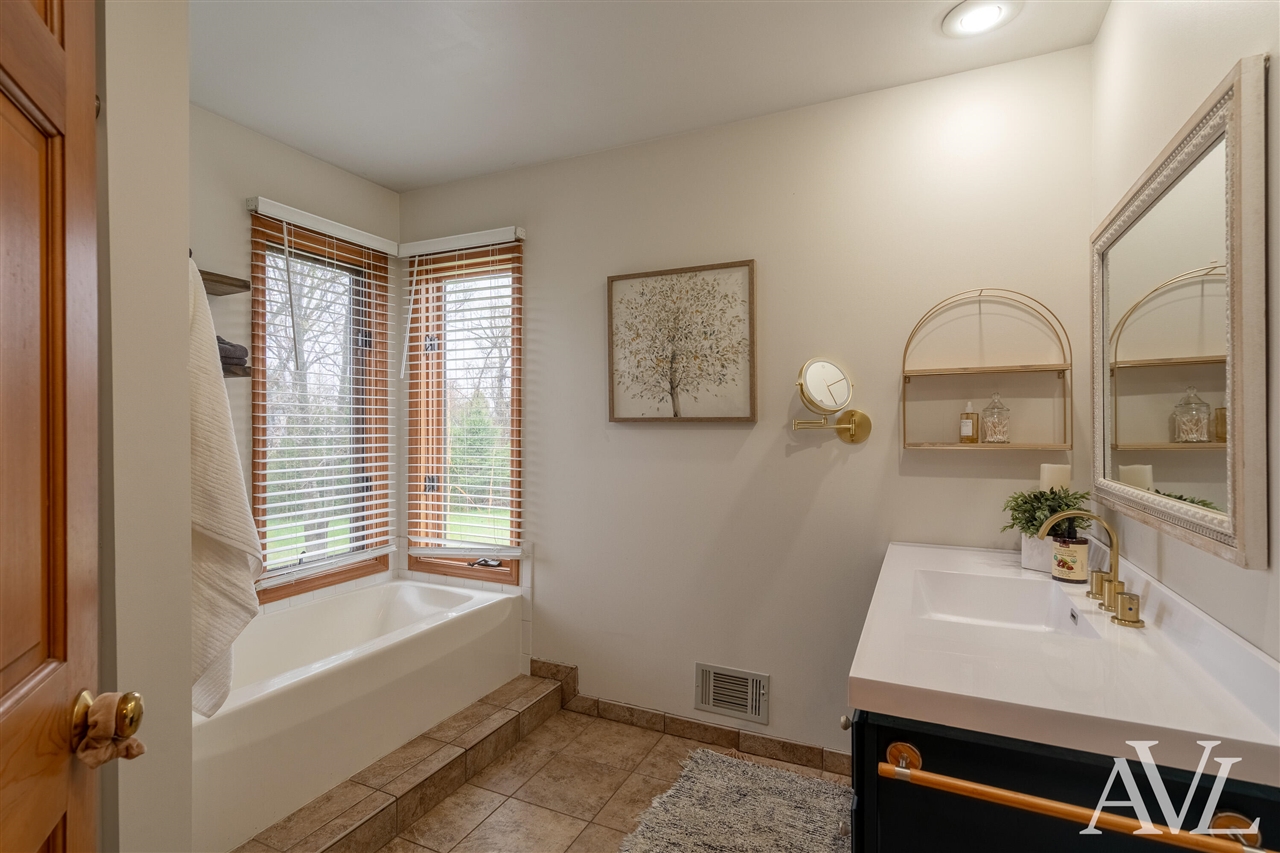 11855 Woodland Park Drive, Belding, MI, 48809-9364