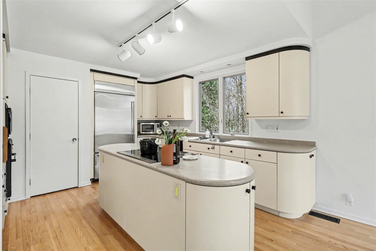 2353 Blueberry Lane, Ann Arbor, MI, 48103-2212