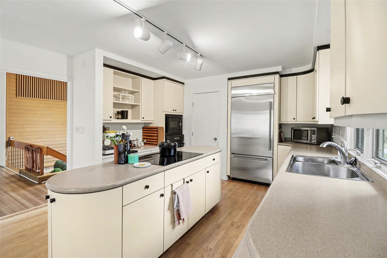 2353 Blueberry Lane, Ann Arbor, MI, 48103-2212