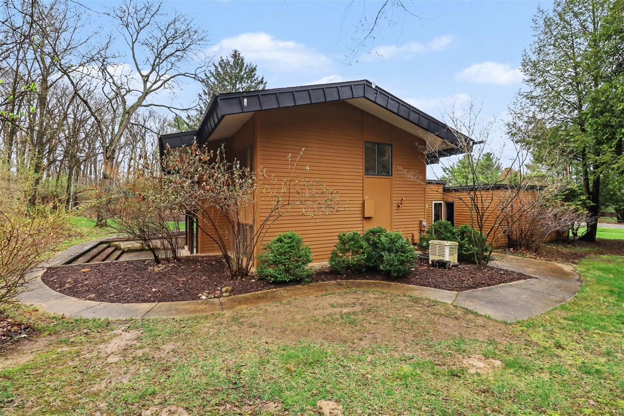 2353 Blueberry Lane, Ann Arbor, MI, 48103-2212