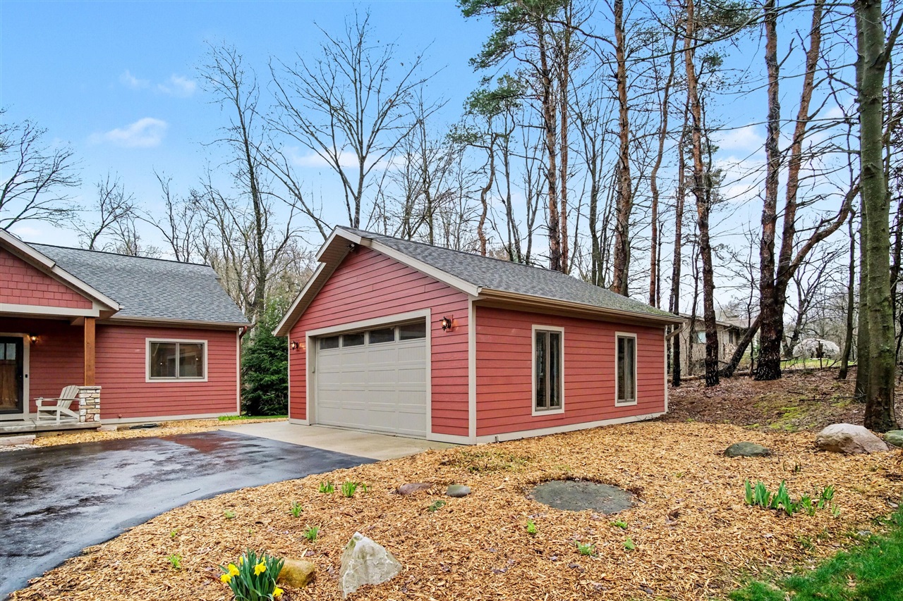 8421 Squires Street, Rockford, MI, 49341-9326