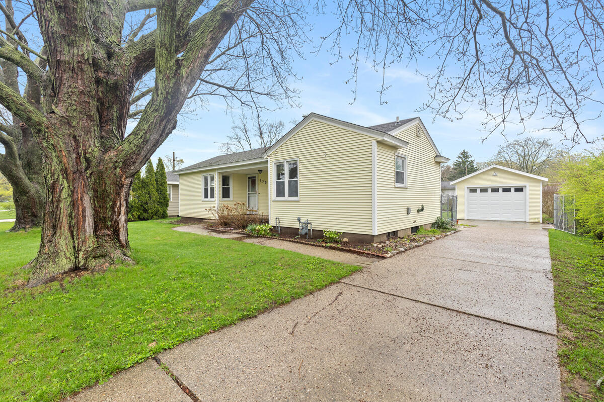 130 W 33rd Street, Holland, MI, 49423-7106