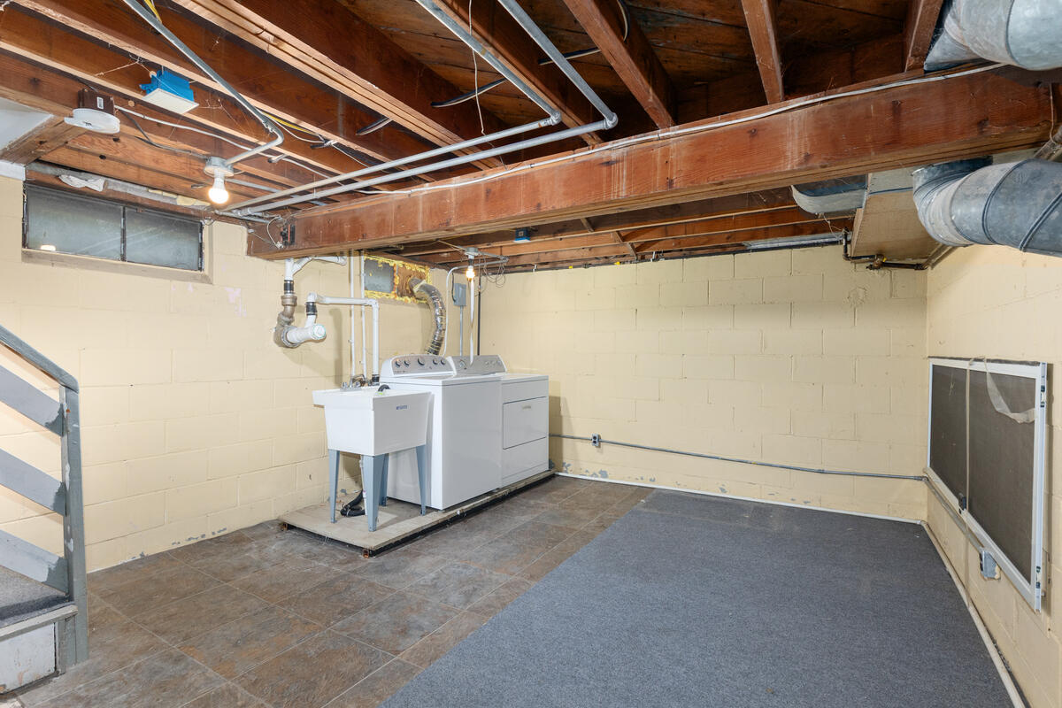 130 W 33rd Street, Holland, MI, 49423-7106