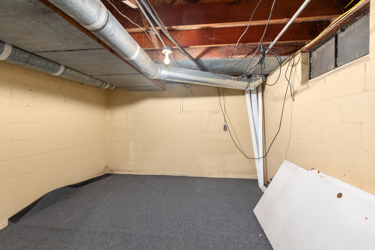 130 W 33rd Street, Holland, MI, 49423-7106