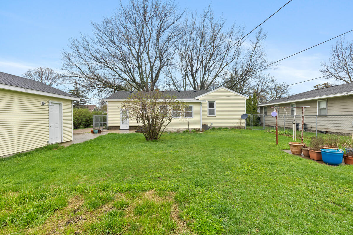 130 W 33rd Street, Holland, MI, 49423-7106