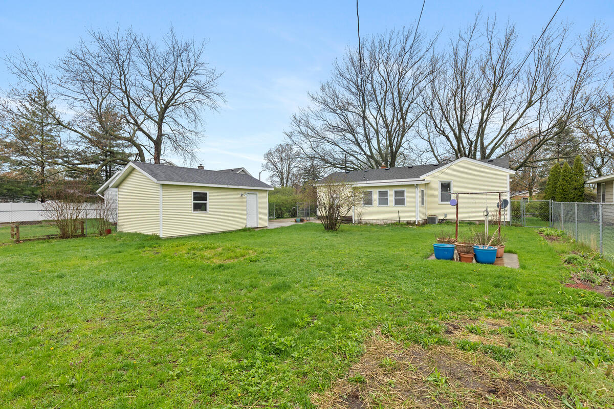 130 W 33rd Street, Holland, MI, 49423-7106