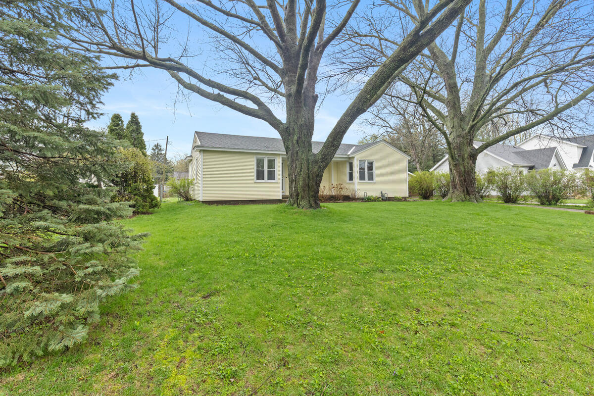 130 W 33rd Street, Holland, MI, 49423-7106