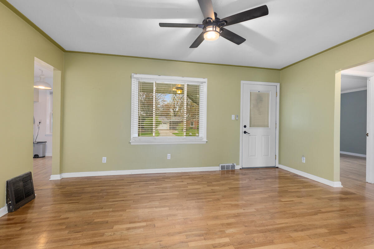 130 W 33rd Street, Holland, MI, 49423-7106