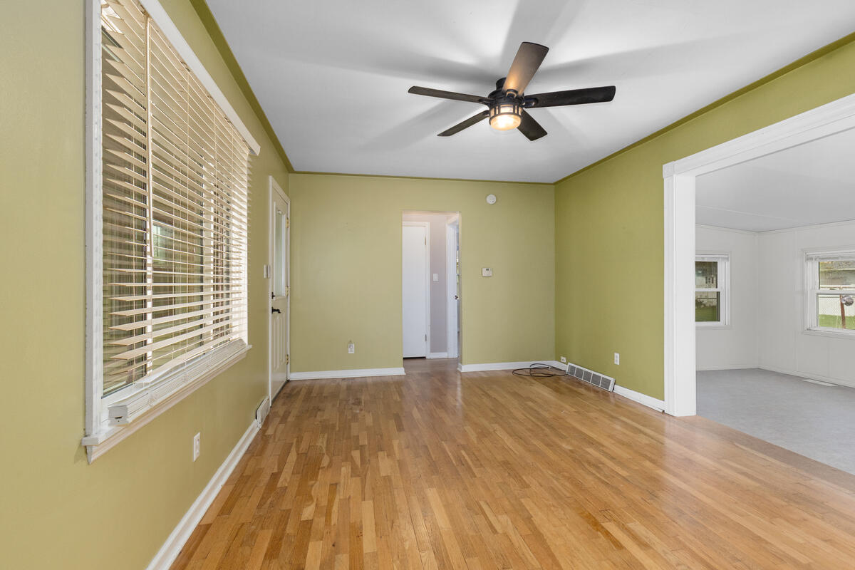 130 W 33rd Street, Holland, MI, 49423-7106