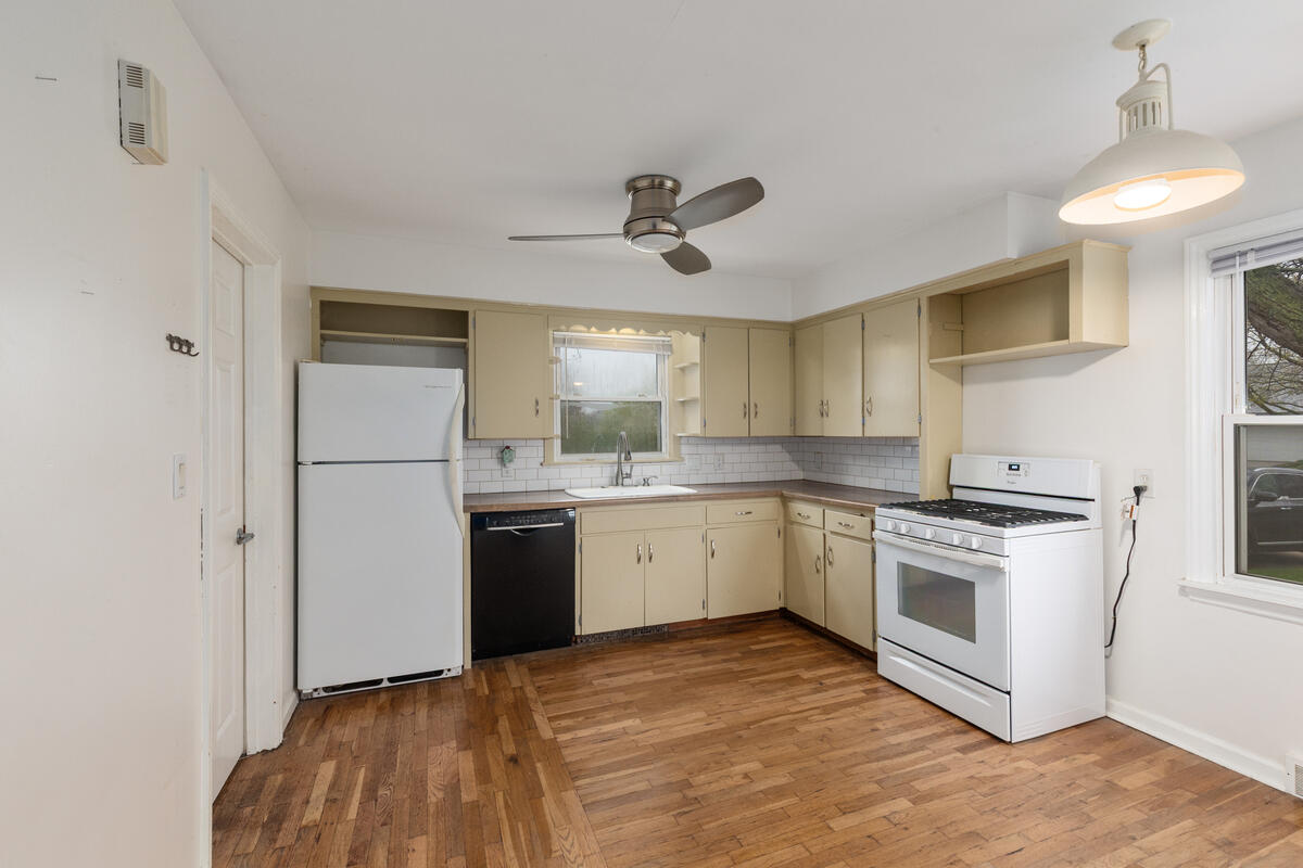 130 W 33rd Street, Holland, MI, 49423-7106