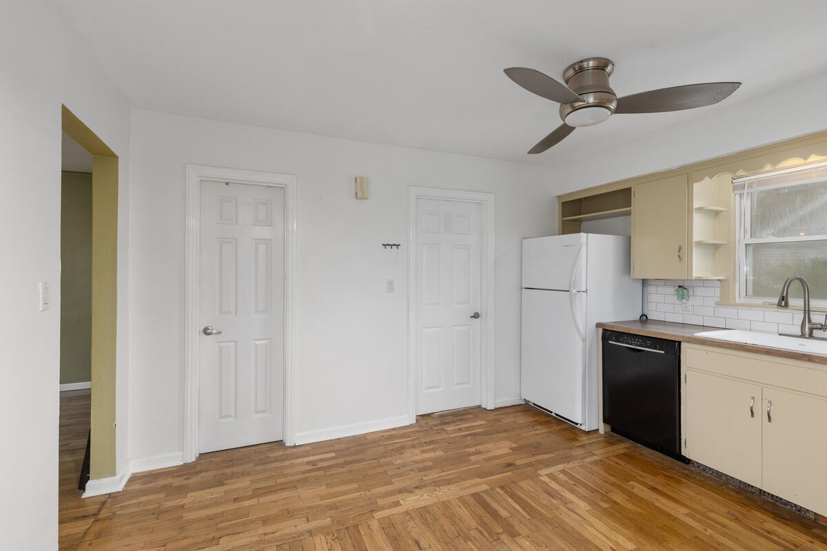 130 W 33rd Street, Holland, MI, 49423-7106