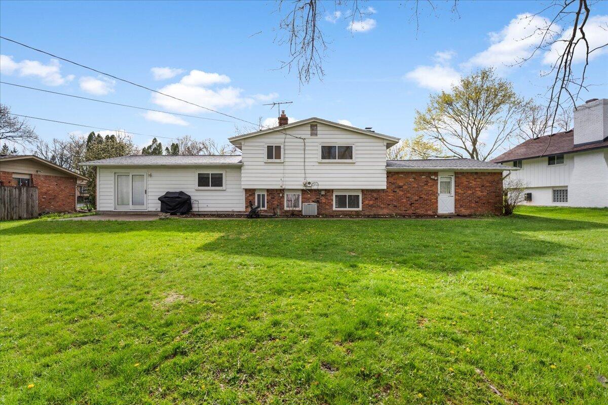 6709 Wild Ridge Lane, West Bloomfield, MI, 48322-3879