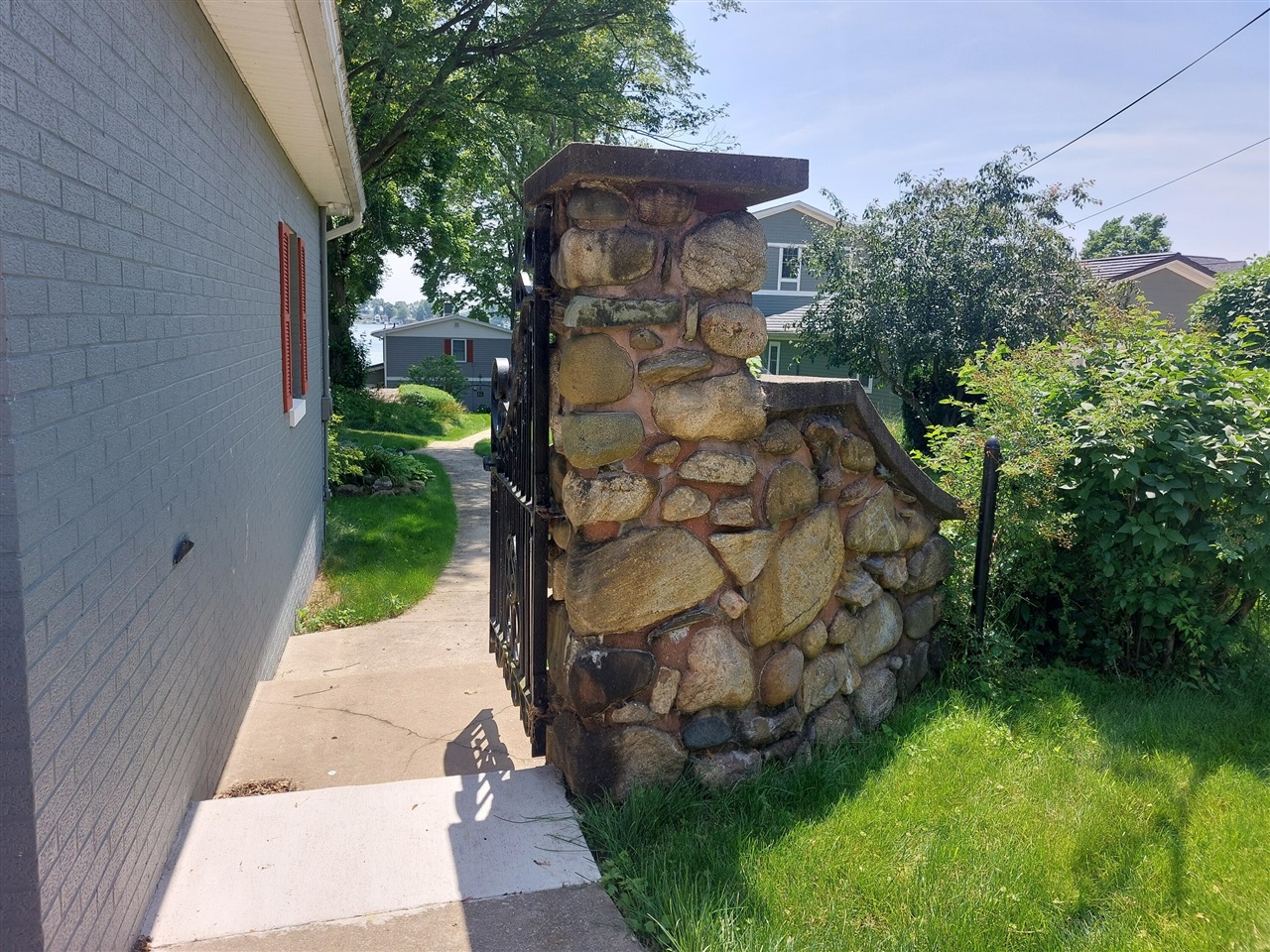 23675 N Shore Drive, Edwardsburg, MI, 49112-8515