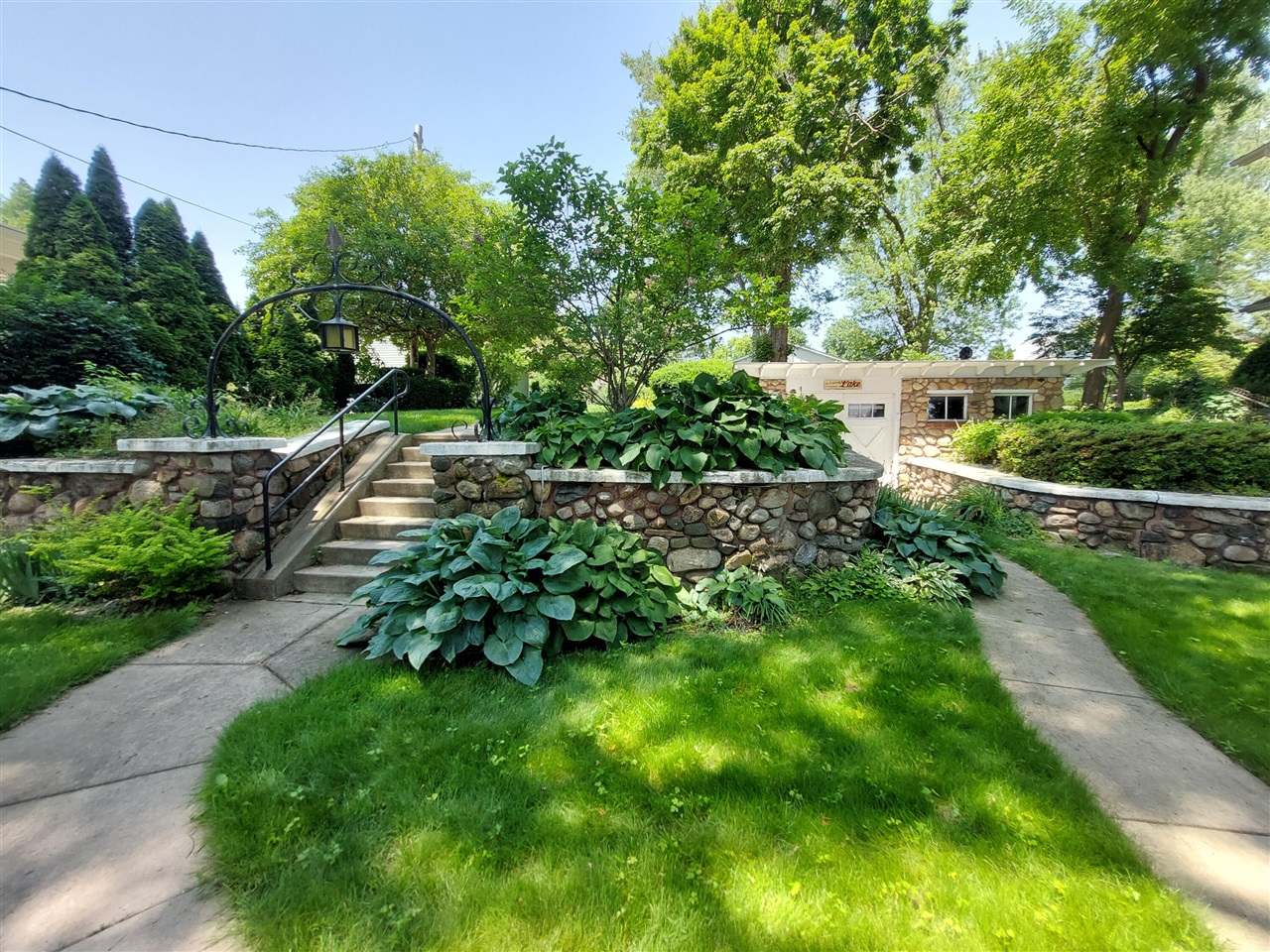 23675 N Shore Drive, Edwardsburg, MI, 49112-8515