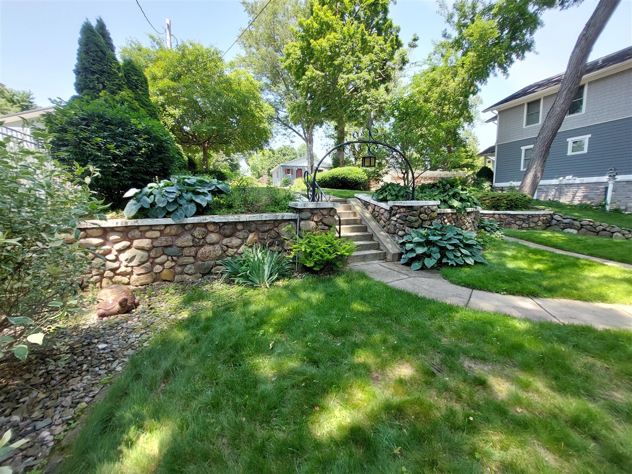 23675 N Shore Drive, Edwardsburg, MI, 49112-8515