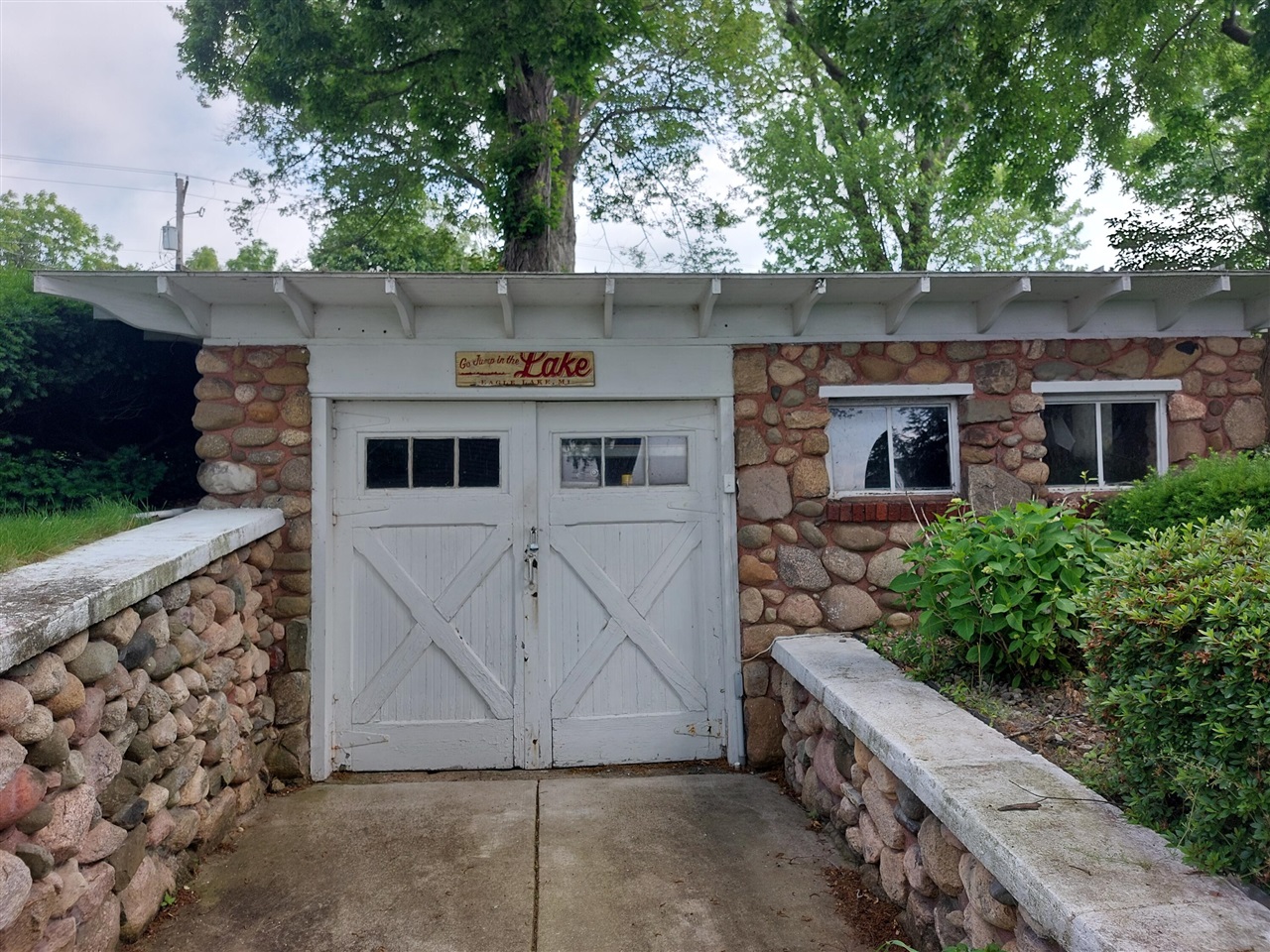 23675 N Shore Drive, Edwardsburg, MI, 49112-8515