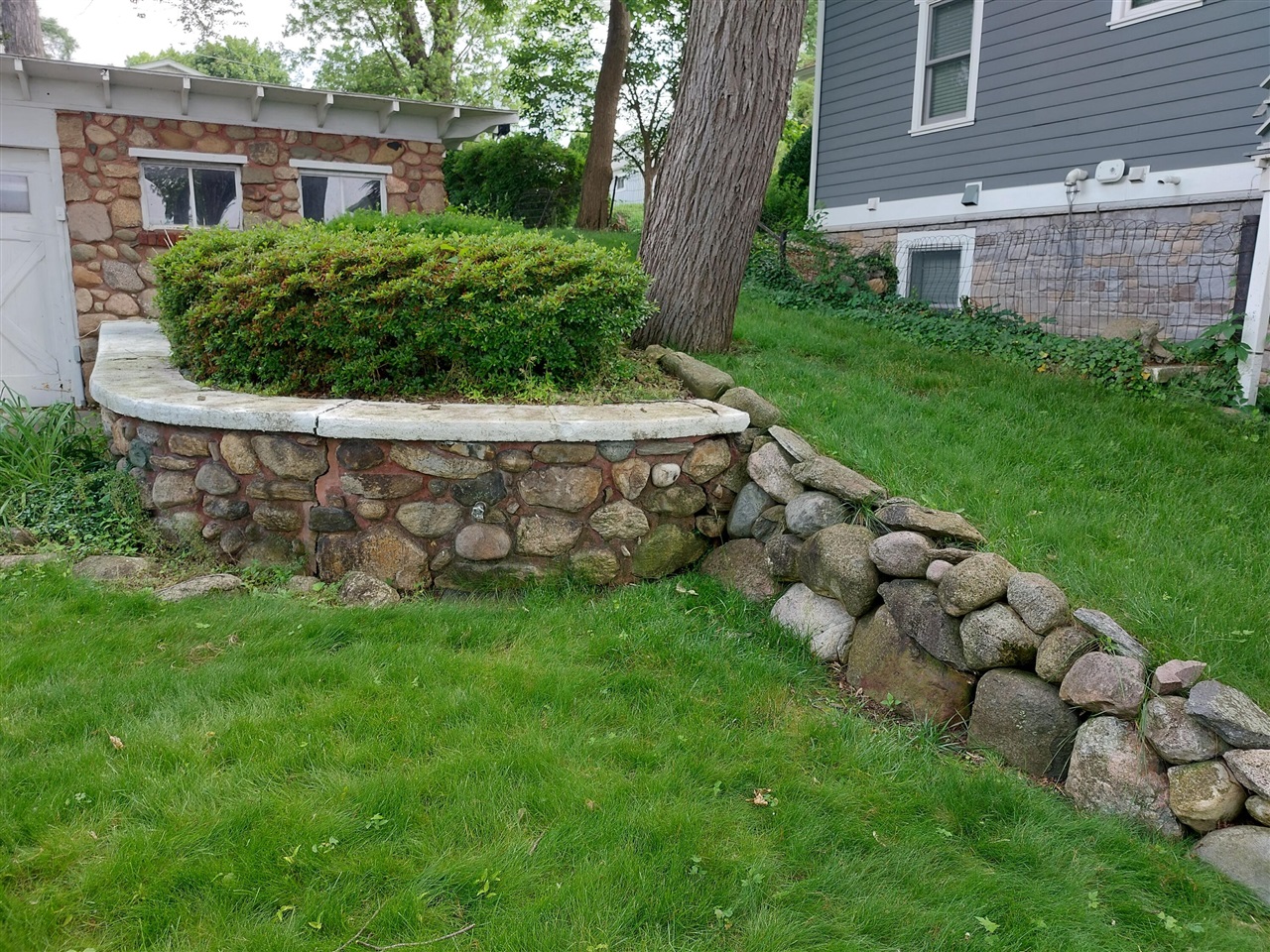 23675 N Shore Drive, Edwardsburg, MI, 49112-8515