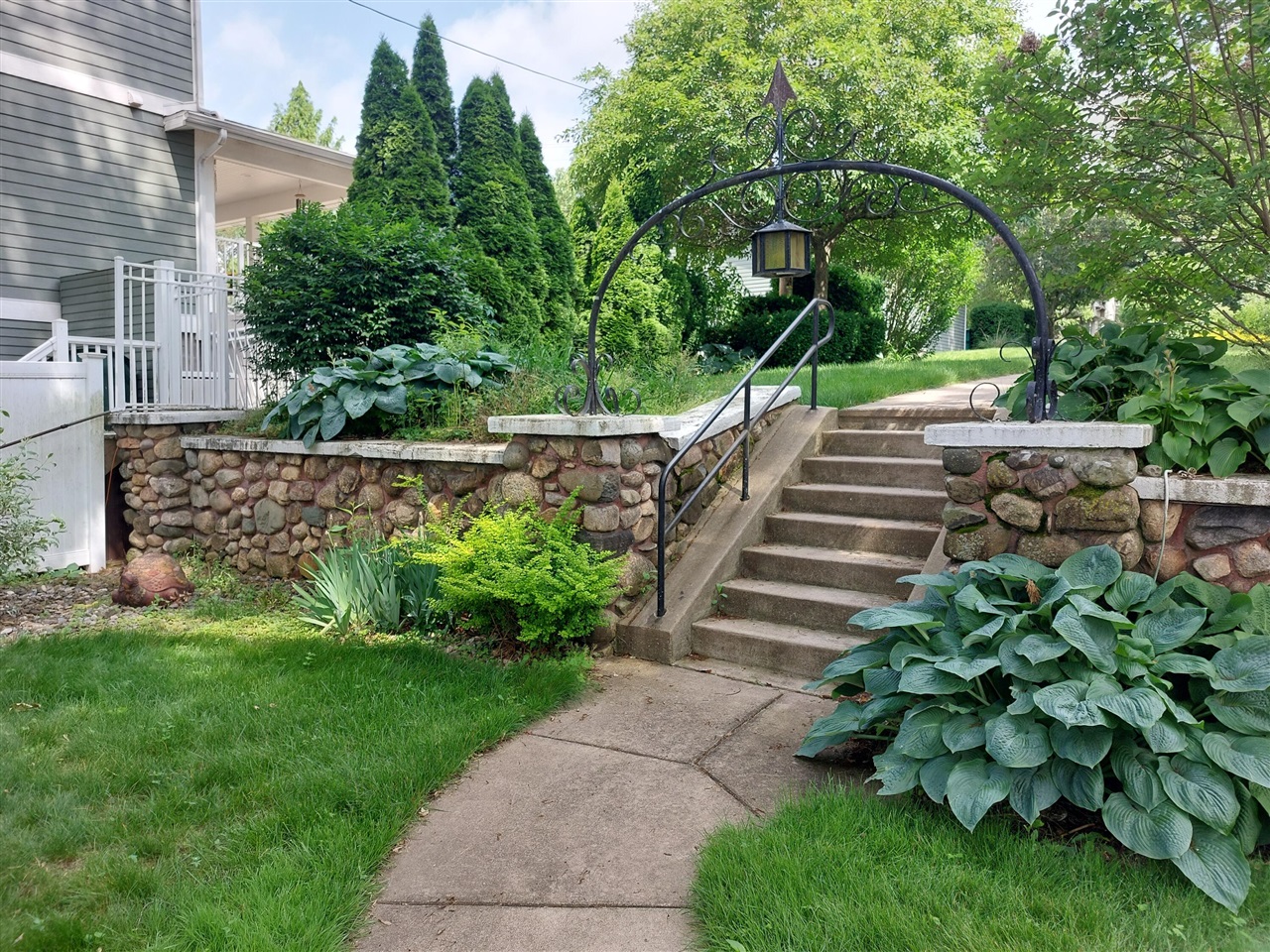 23675 N Shore Drive, Edwardsburg, MI, 49112-8515