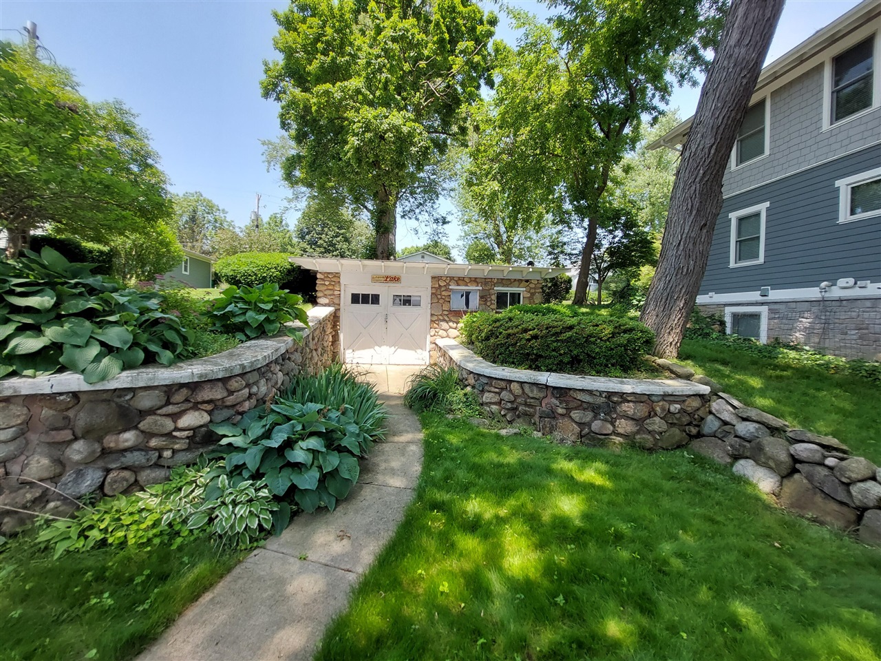 23675 N Shore Drive, Edwardsburg, MI, 49112-8515