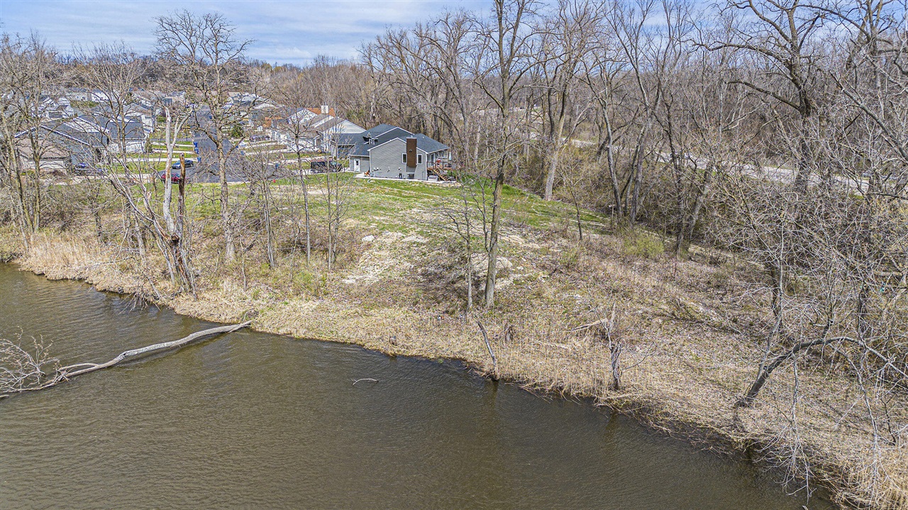 673 S Cygnet Lake Drive, Benton Harbor, MI, 49022-6116