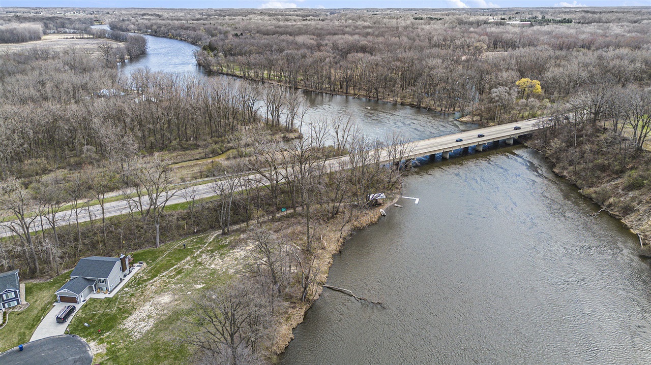 673 S Cygnet Lake Drive, Benton Harbor, MI, 49022-6116