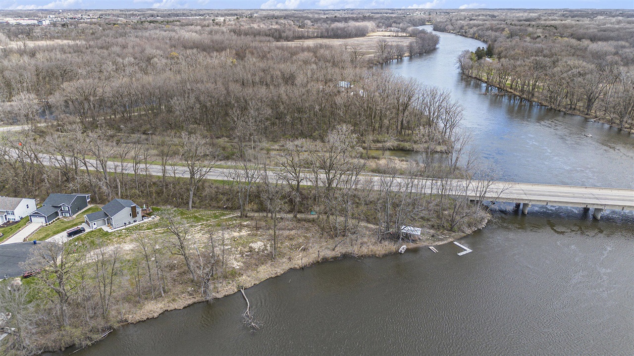 673 S Cygnet Lake Drive, Benton Harbor, MI, 49022-6116