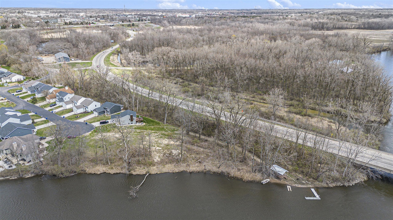 673 S Cygnet Lake Drive, Benton Harbor, MI, 49022-6116