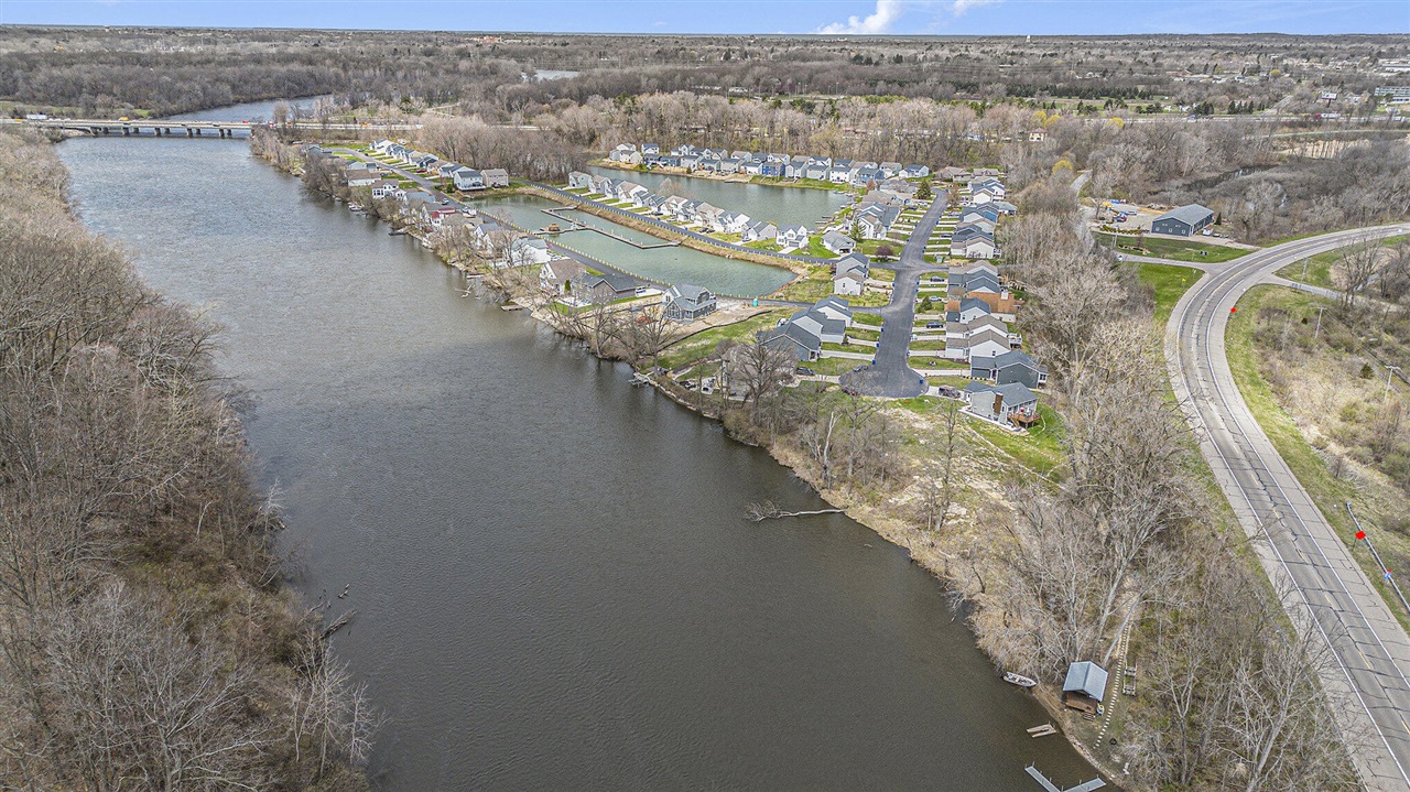 673 S Cygnet Lake Drive, Benton Harbor, MI, 49022-6116