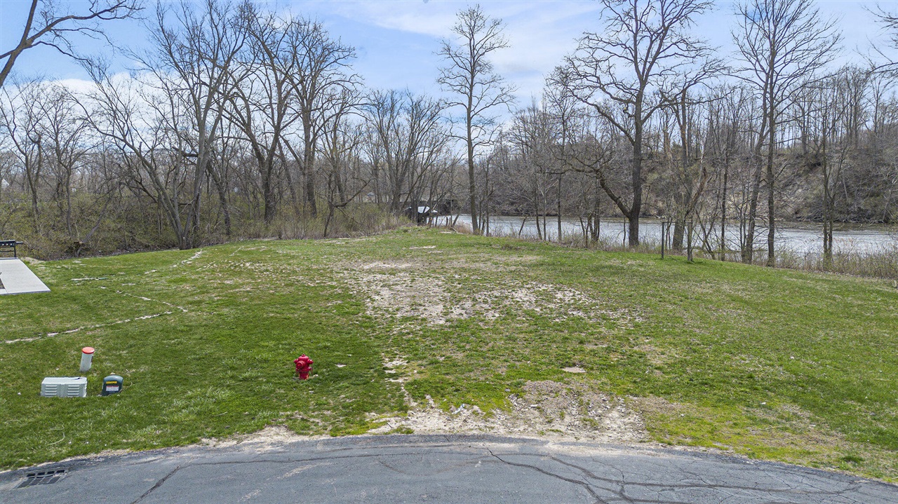 673 S Cygnet Lake Drive, Benton Harbor, MI, 49022-6116