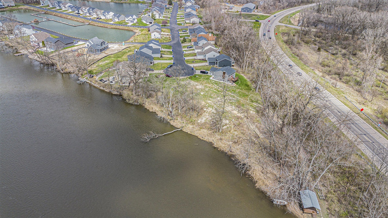 673 S Cygnet Lake Drive, Benton Harbor, MI, 49022-6116