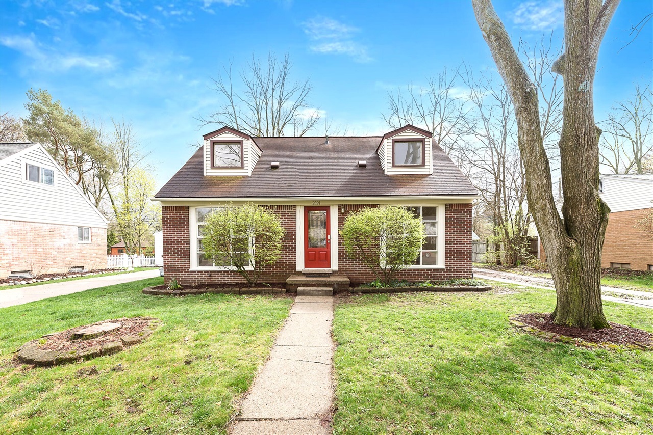 12301 Lakeshore Drive, La Salle, MI, 48145