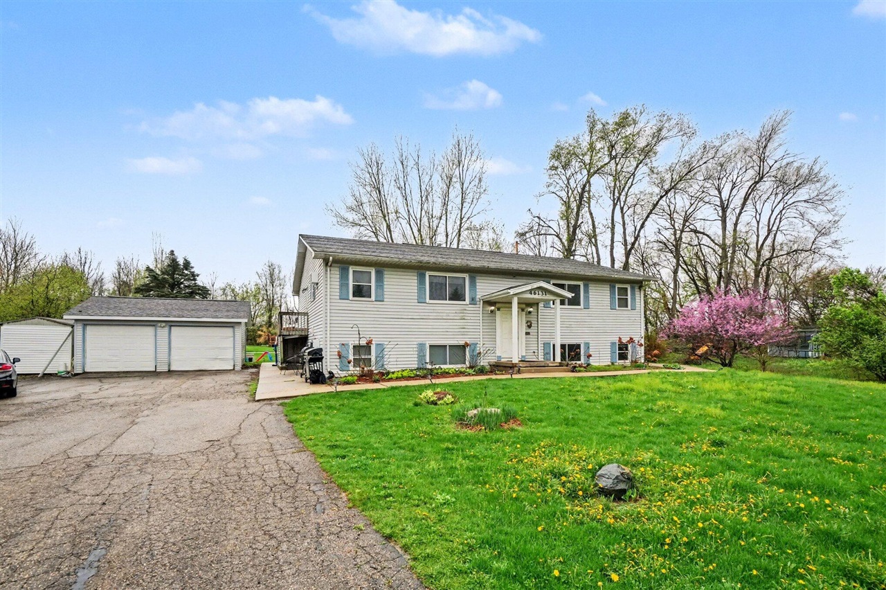 3rd image of 46131 S Lakeshore Dr, Lawrence, MI 49064 | MLS# 70525870