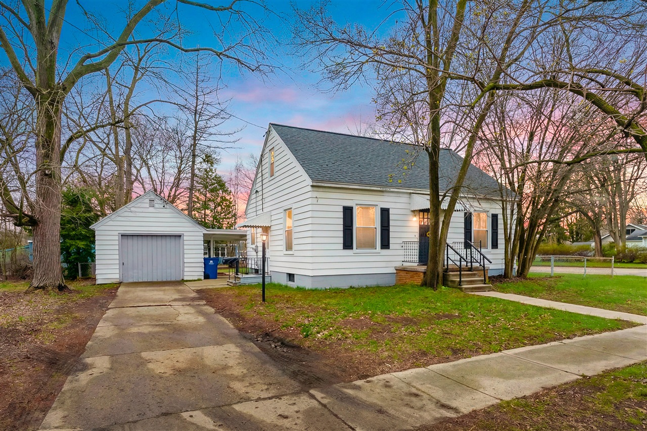 4 S Cedar Avenue, Battle Creek, MI, 49037-1606