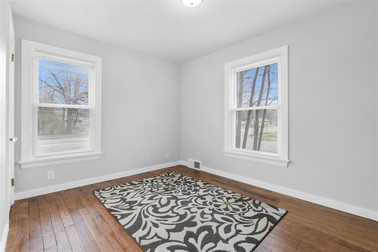 4 S Cedar Avenue, Battle Creek, MI, 49037-1606