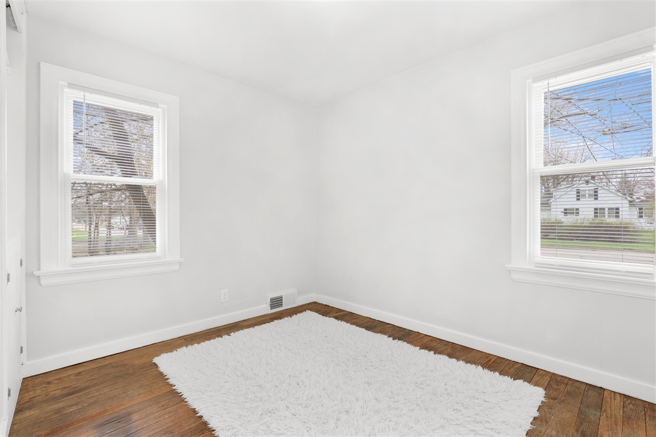 4 S Cedar Avenue, Battle Creek, MI, 49037-1606