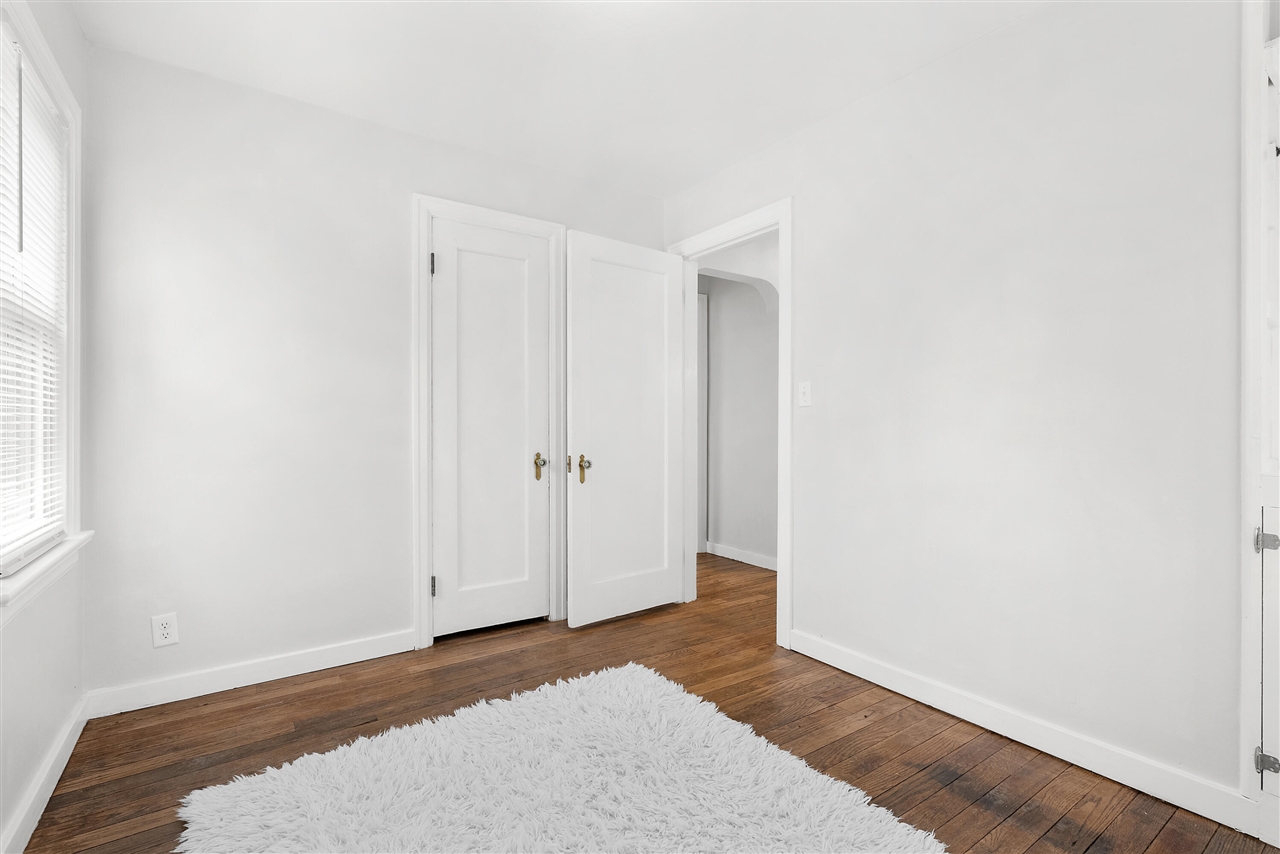 4 S Cedar Avenue, Battle Creek, MI, 49037-1606