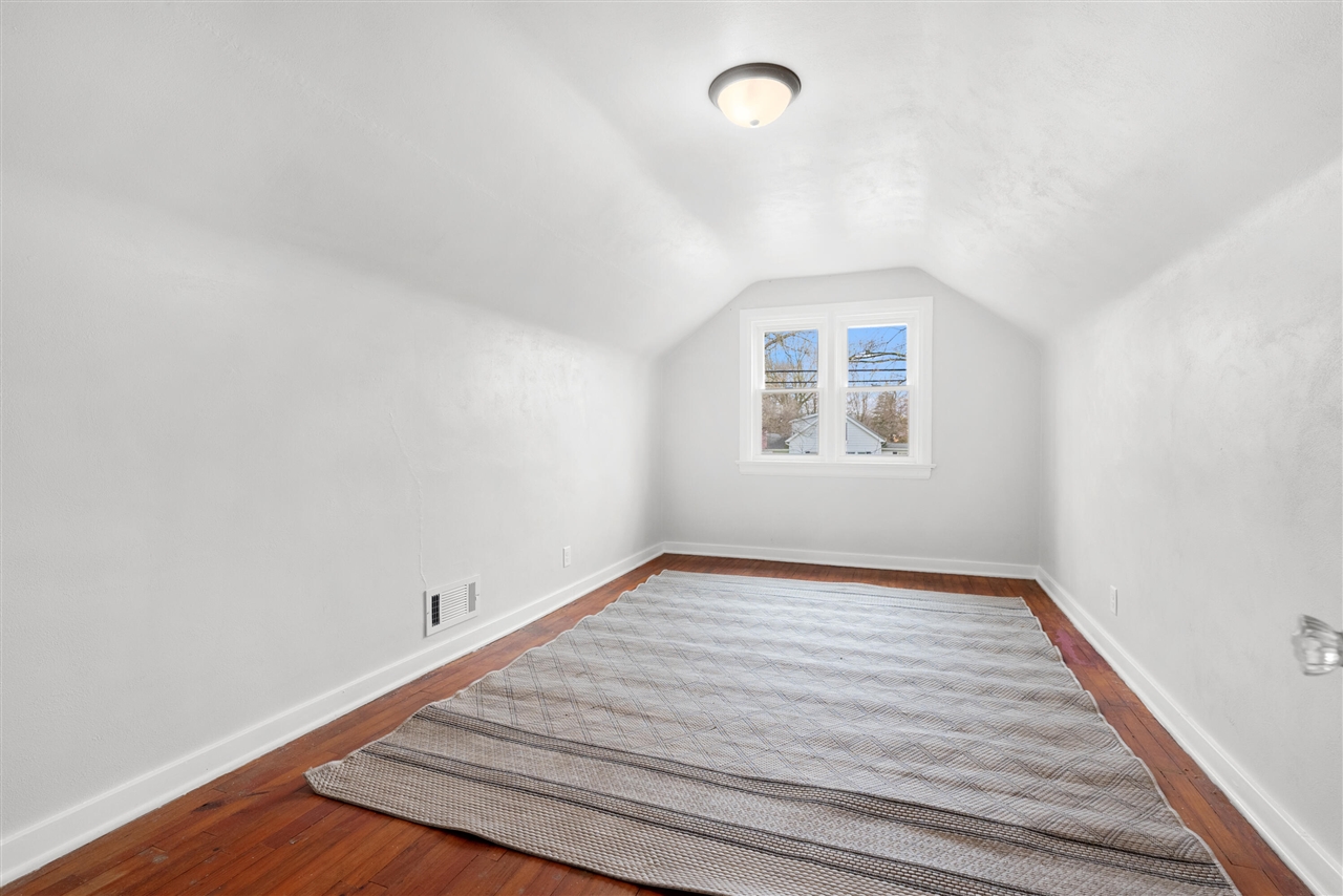 4 S Cedar Avenue, Battle Creek, MI, 49037-1606