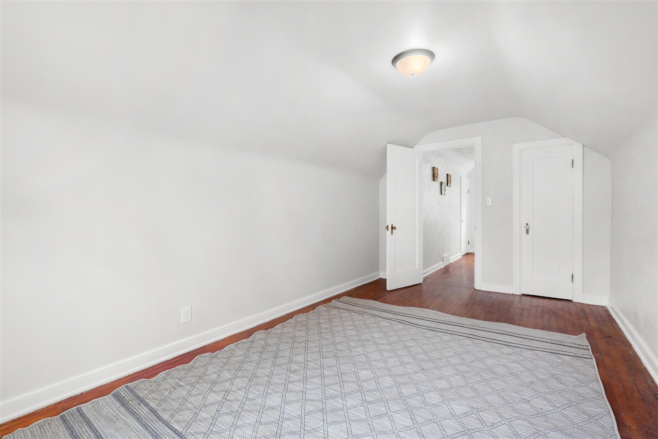 4 S Cedar Avenue, Battle Creek, MI, 49037-1606