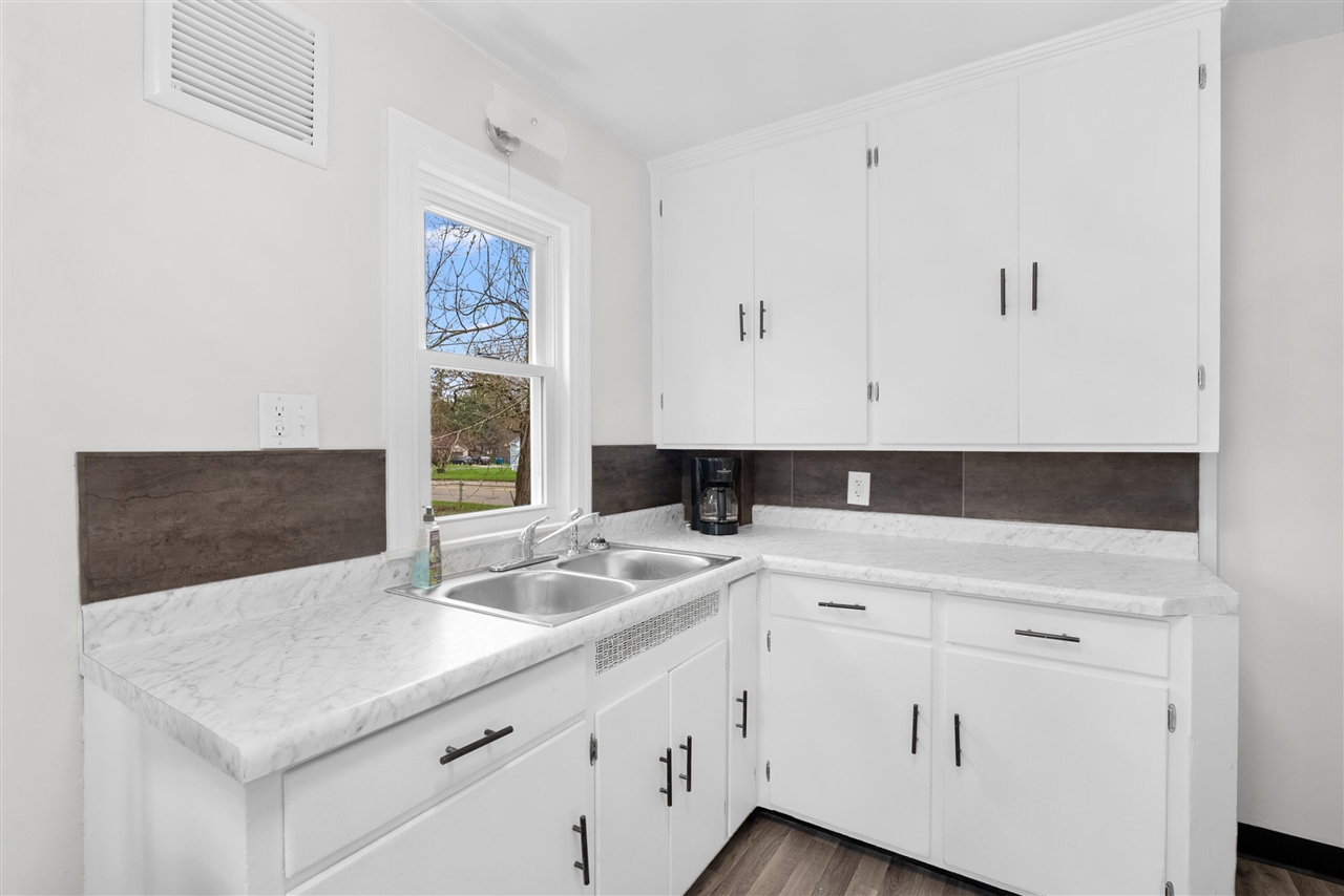 4 S Cedar Avenue, Battle Creek, MI, 49037-1606