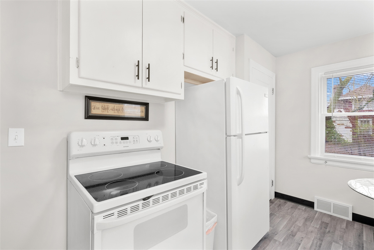 4 S Cedar Avenue, Battle Creek, MI, 49037-1606