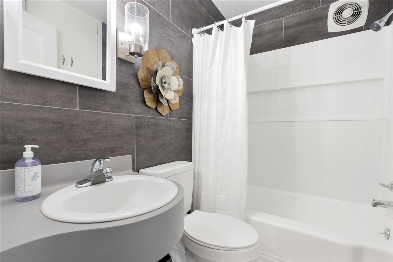 4 S Cedar Avenue, Battle Creek, MI, 49037-1606