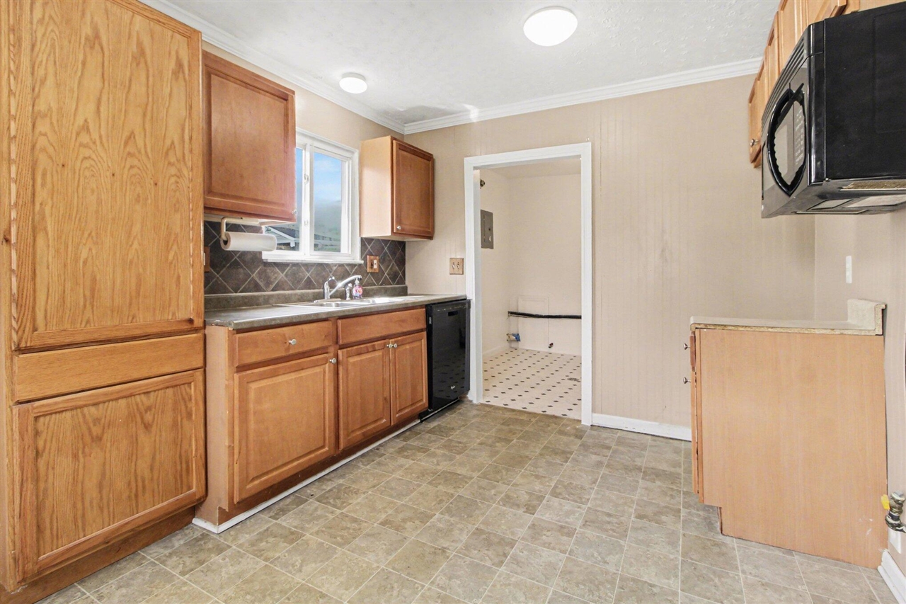 7236 Vivian Street, Taylor, MI, 48180-1524