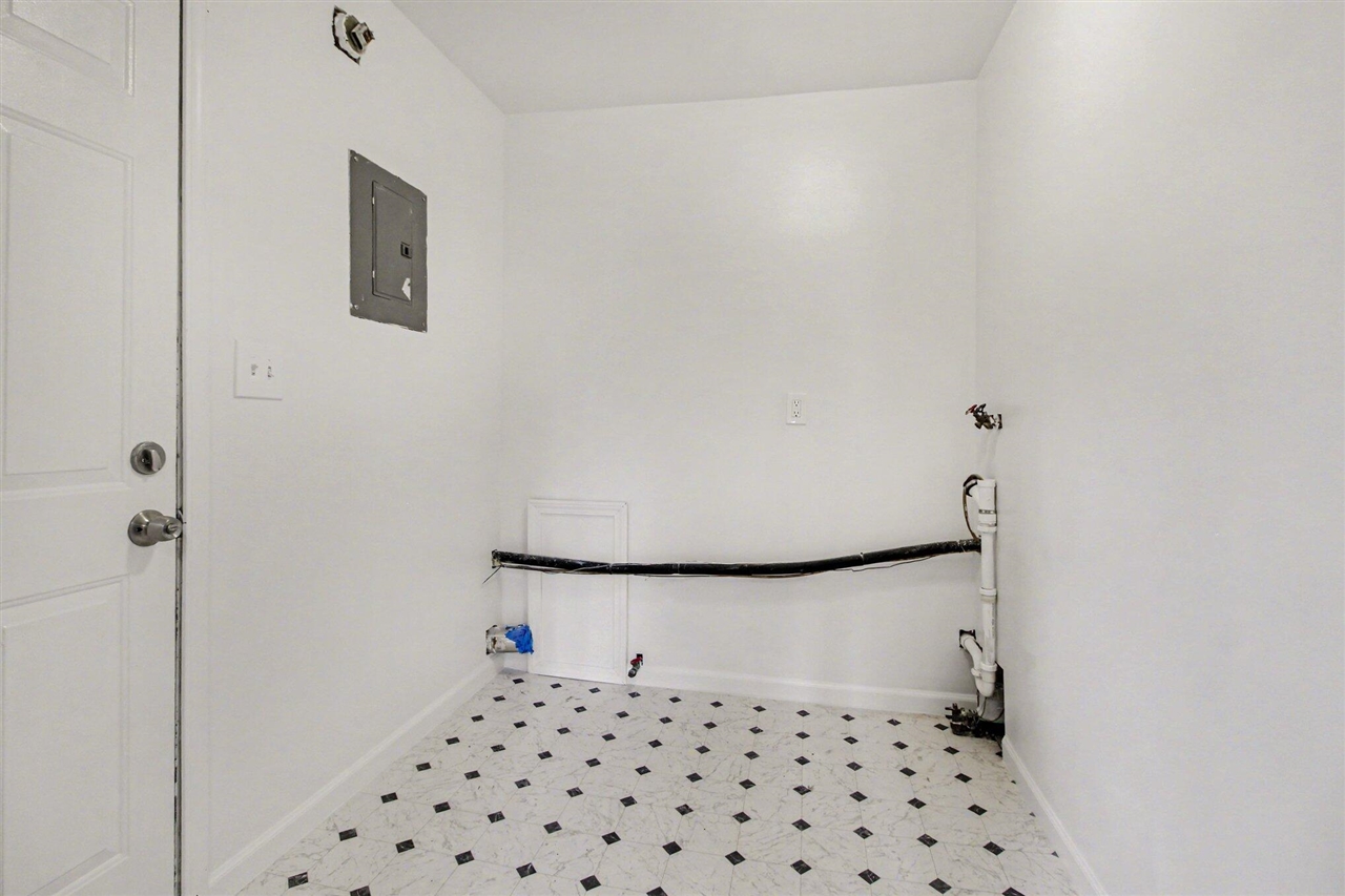 7236 Vivian Street, Taylor, MI, 48180-1524