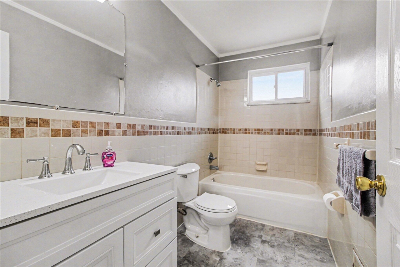 7236 Vivian Street, Taylor, MI, 48180-1524