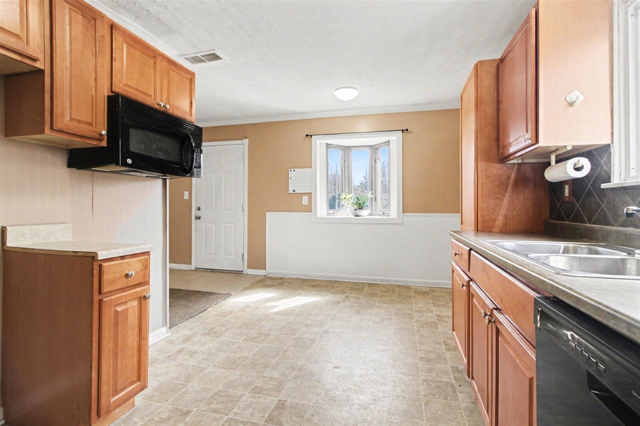 7236 Vivian Street, Taylor, MI, 48180-1524