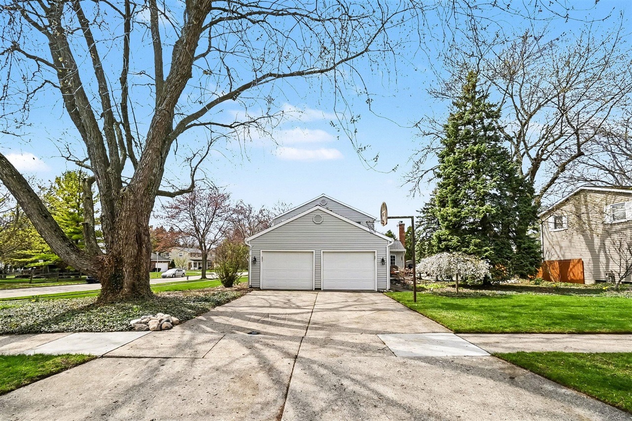 2876 Colony Drive, East Lansing, MI, 48823-2383