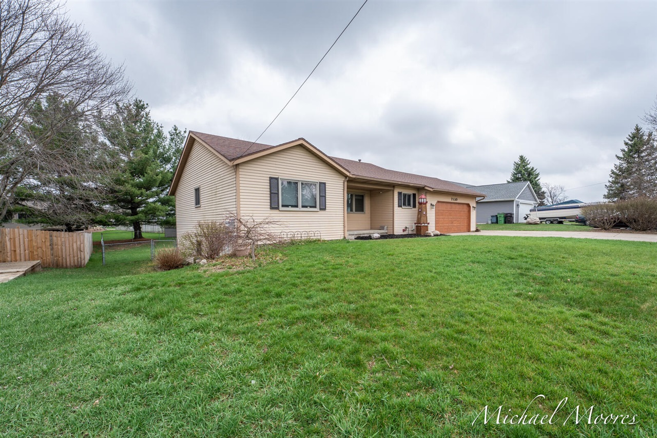 7130 28th Avenue, Hudsonville, MI, 49426-8816