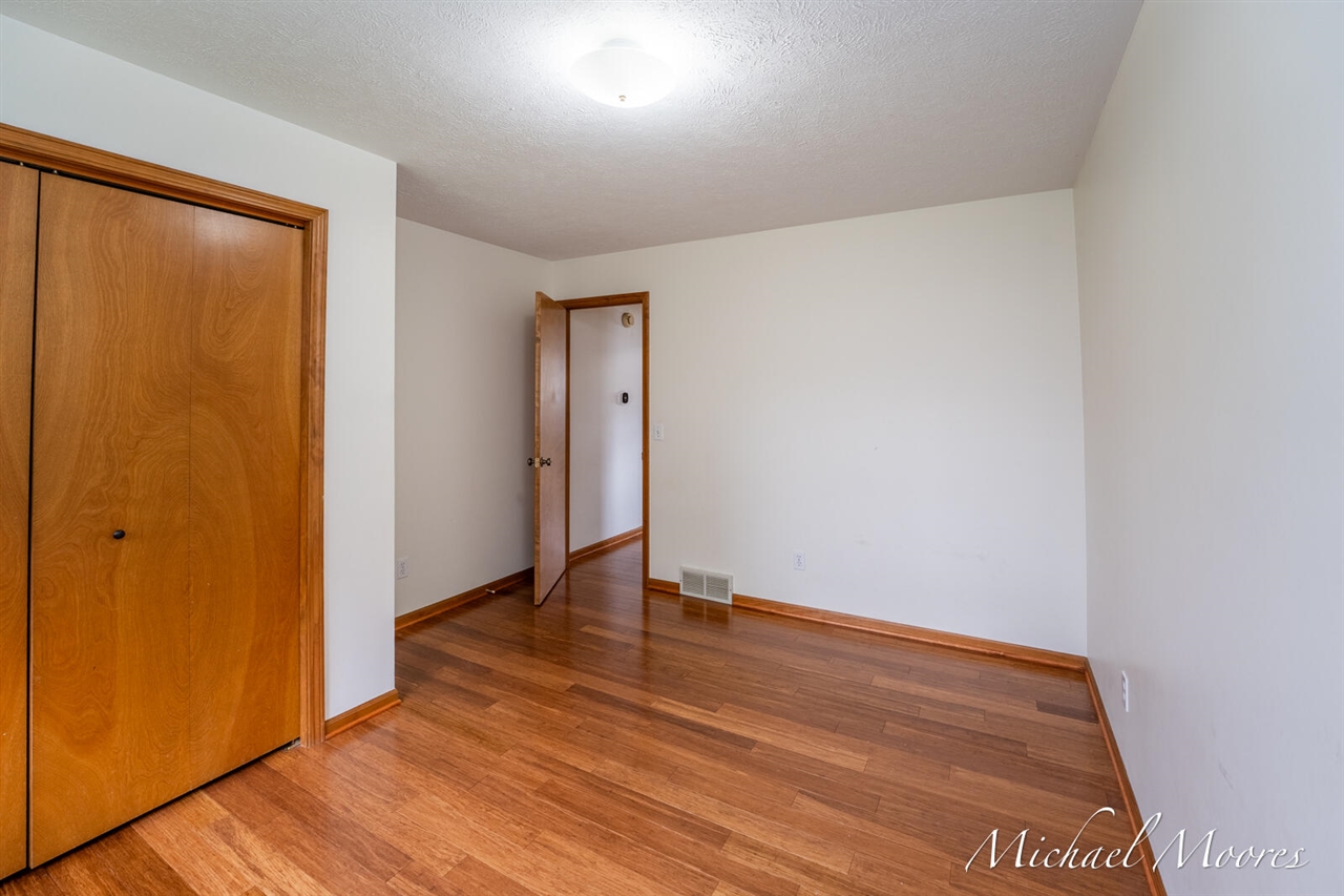 7130 28th Avenue, Hudsonville, MI, 49426-8816