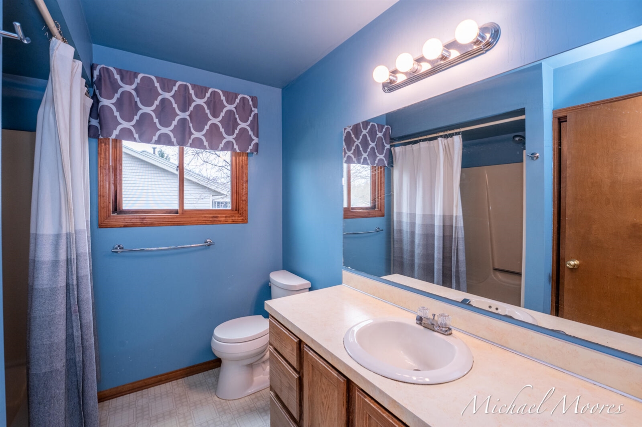 7130 28th Avenue, Hudsonville, MI, 49426-8816