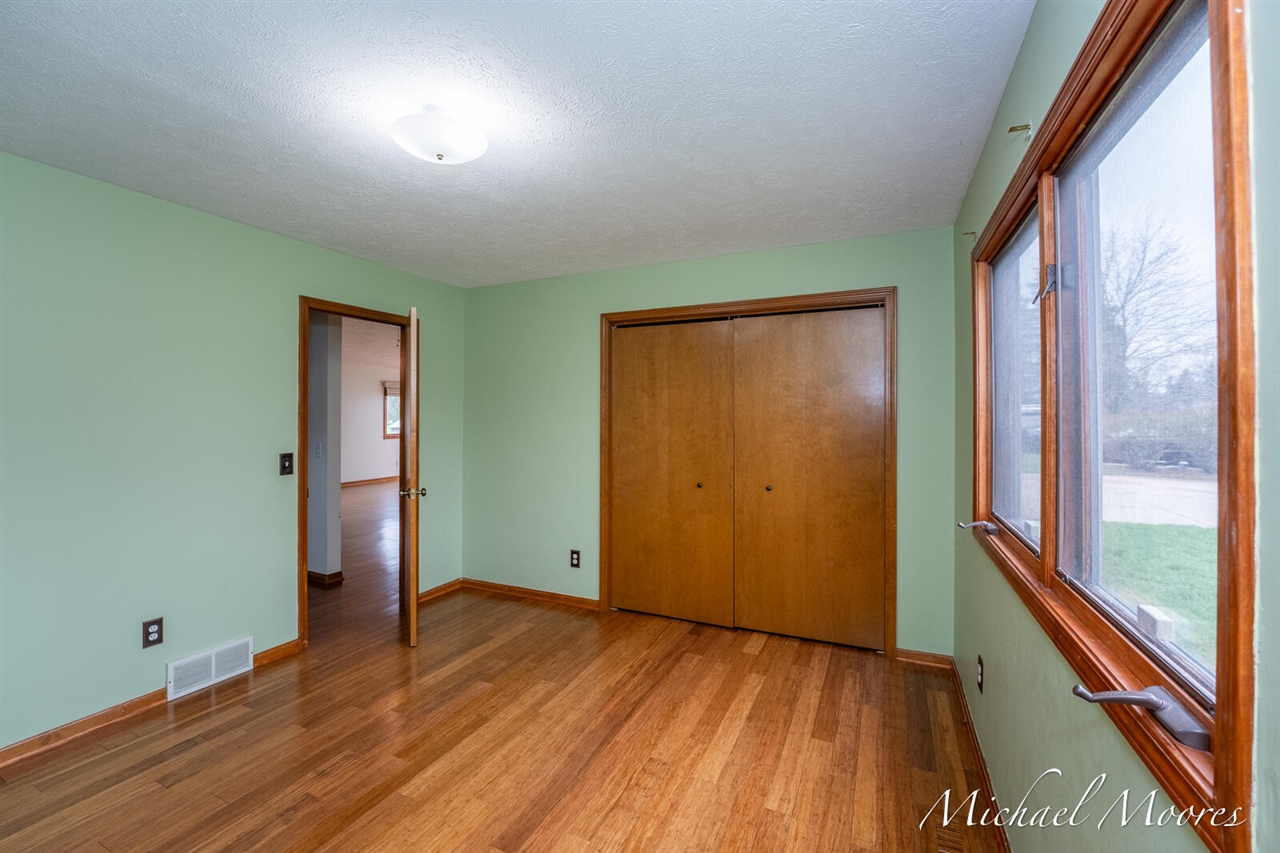 7130 28th Avenue, Hudsonville, MI, 49426-8816